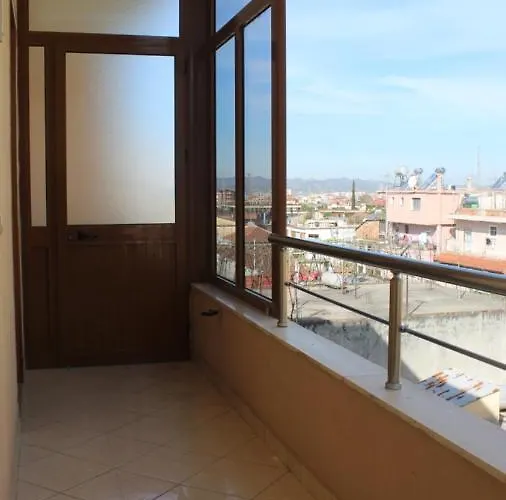 Bledi's Comfy In New Blvd / Free Parking Appartamento